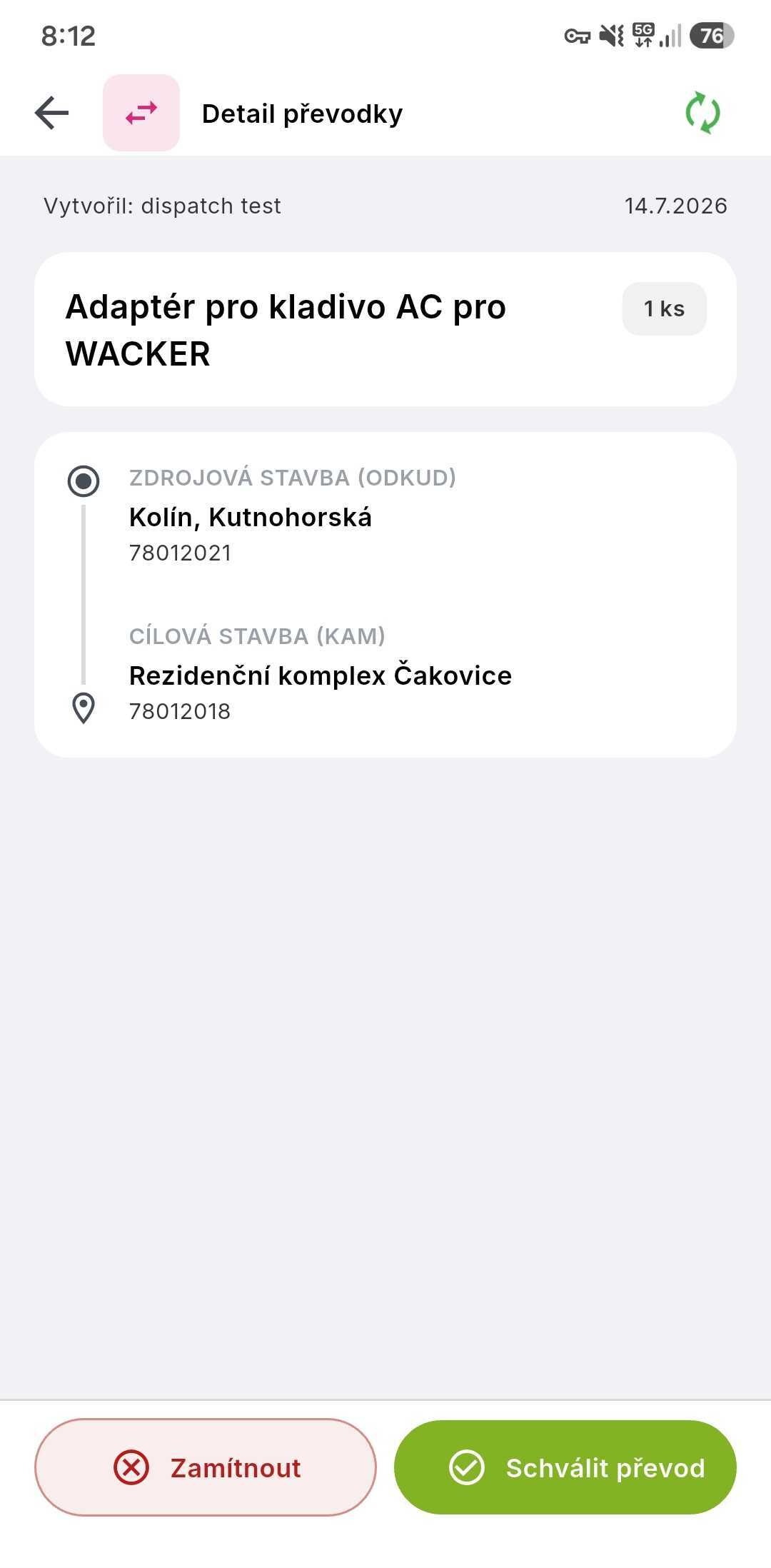 Detail převodky na dispečinku — položka, zdrojová a cílová stavba a tlačítka Zamítnout a Schválit převod