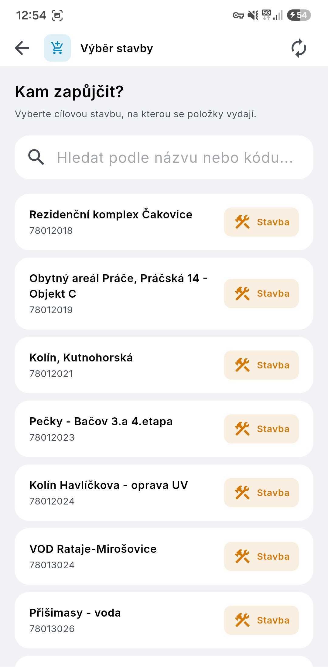 Obrazovka Kam zapůjčit — výběr cílové stavby z fulltextově prohledávaného seznamu