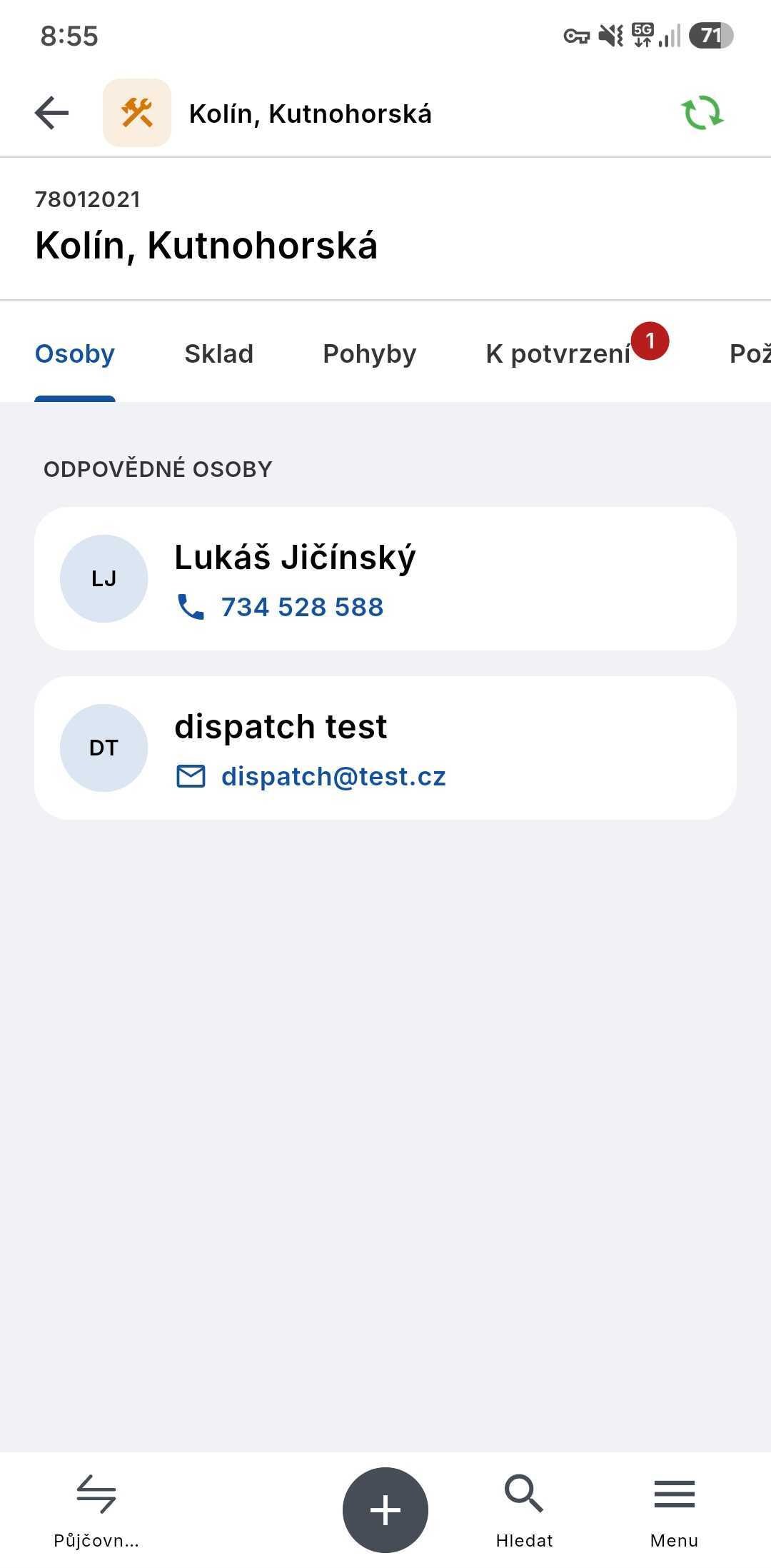 Záložka Osoby — seznam odpovědných osob na stavbě s telefonem a e-mailem