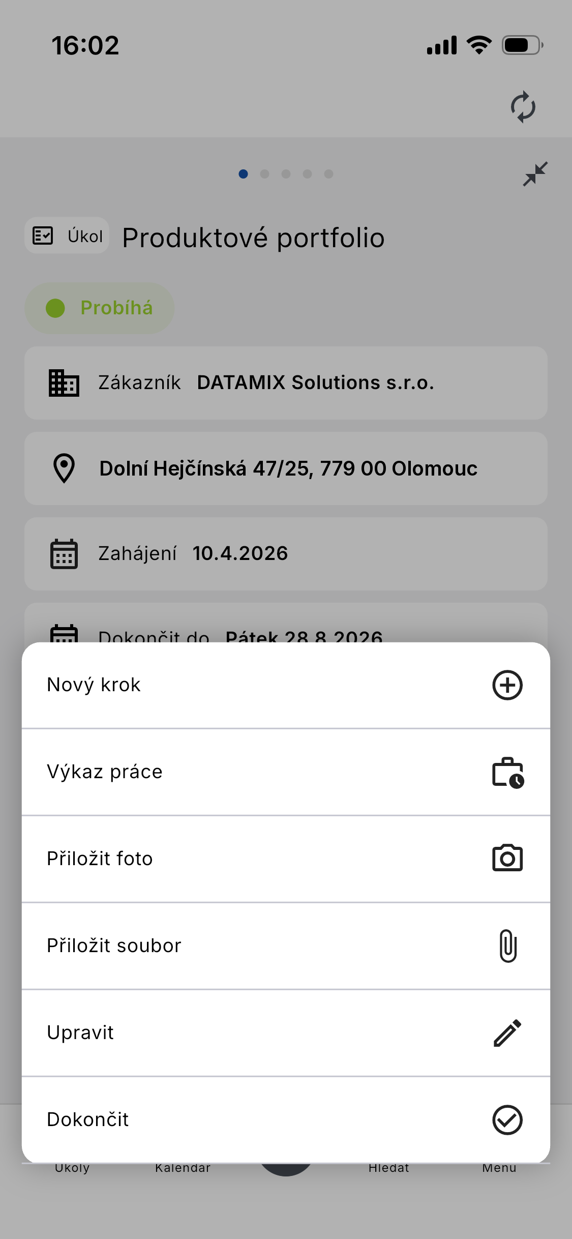 Nabídka nad úkolem v mobilní aplikaci ADAPTY — nový krok, výkaz práce, přiložit foto, přiložit soubor, upravit, dokončit